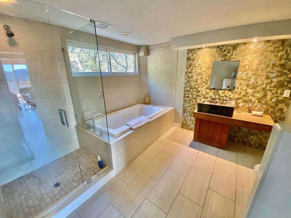 Modern 6 Bedroom Retreat, Stunning Lake Views, Close To Village! レイク・アローヘッド エクステリア 写真